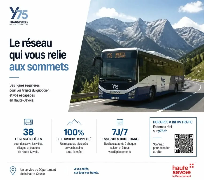 Bus Annecy La Clusaz circulant sur une route de montagne dans les Alpes