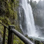 Grottes seythenex : cascade de 45 m et passerelle humide